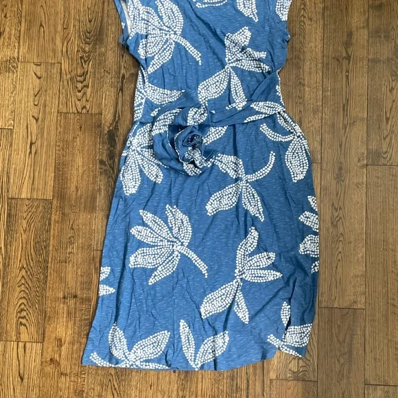 Elegant Blue and White Midi Dress - Picture 6 of 10